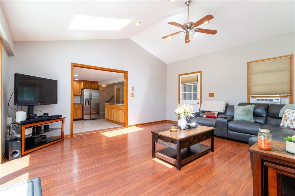 10 Ellis St, Medway, MA Photo #4
