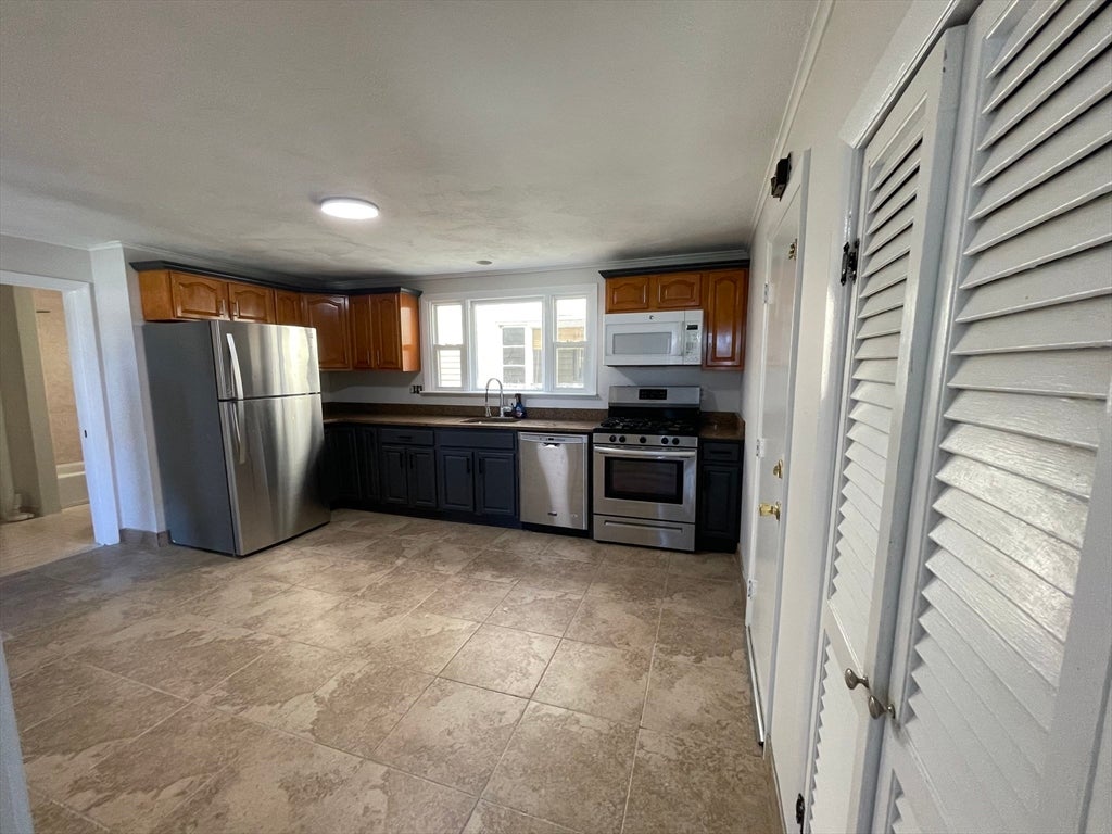 Click for 172 Winthrop Ave #2, Revere, MA slideshow