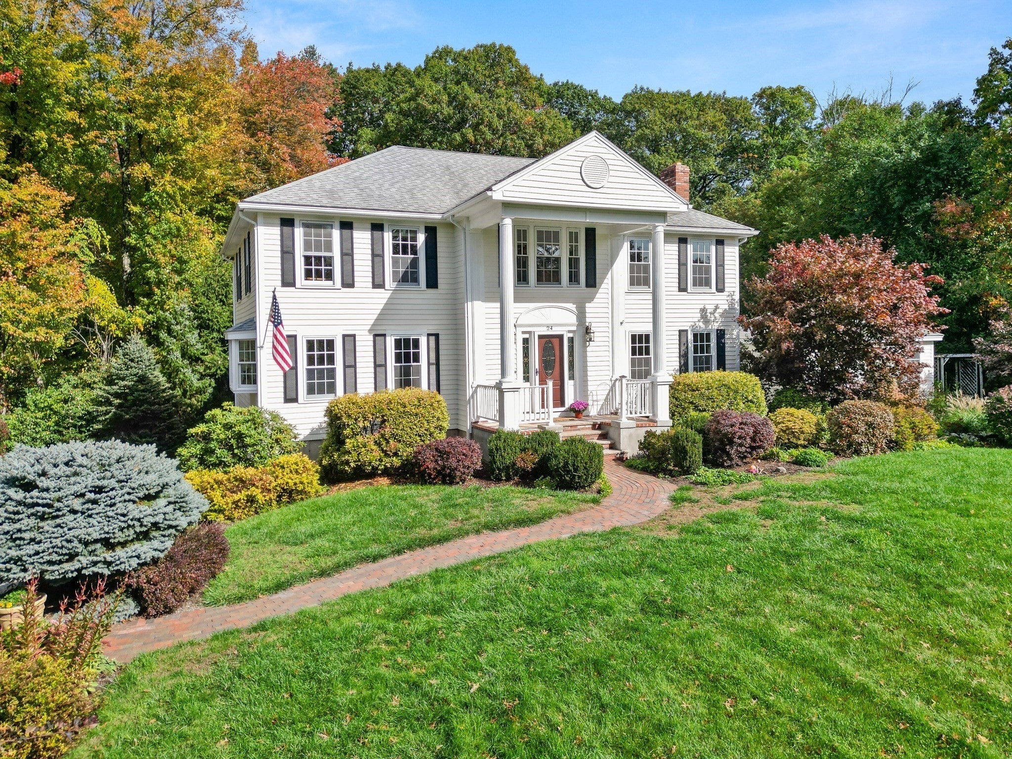 Photo of 24 Crossbow Ln, North Andover, MA