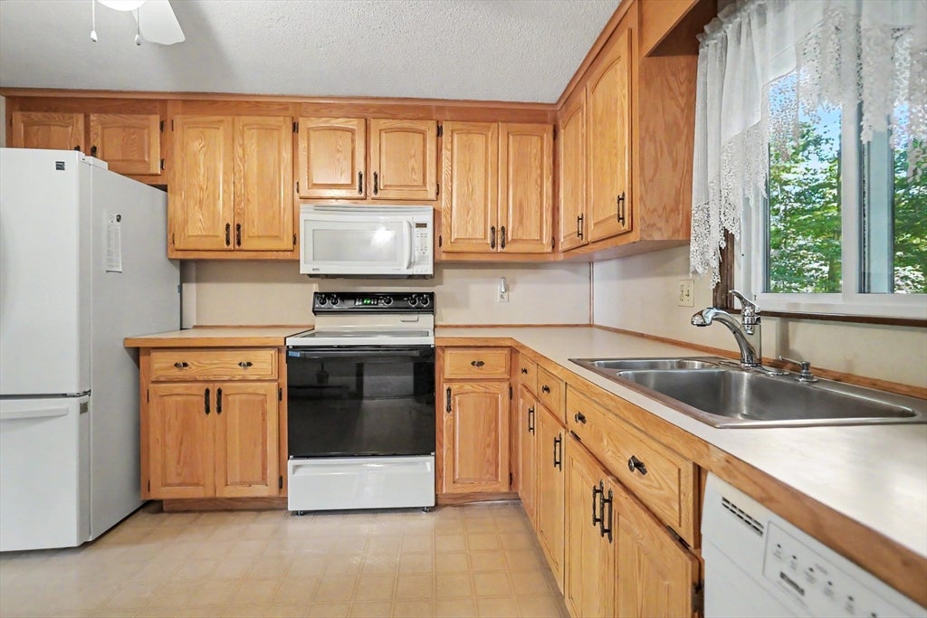 30 Sugar Hill Circle, Methuen, MA Photo #6