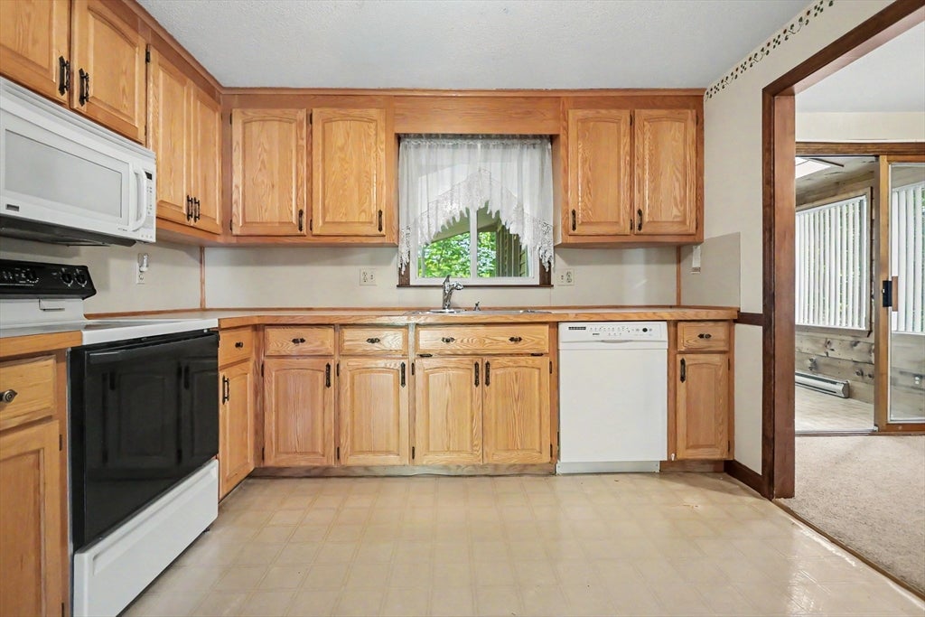 30 Sugar Hill Circle, Methuen, MA Photo #4