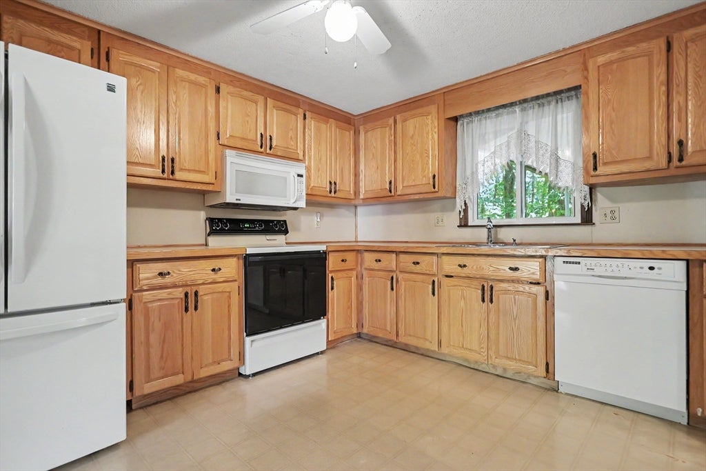 30 Sugar Hill Circle, Methuen, MA Photo #5