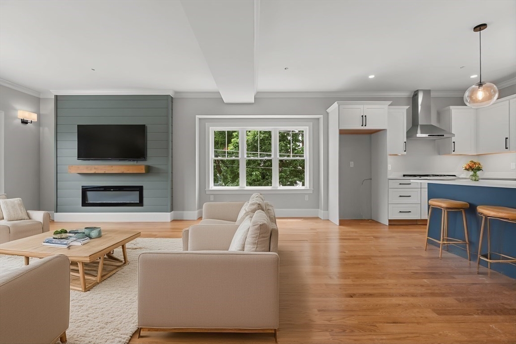 22 Pleasant Street E