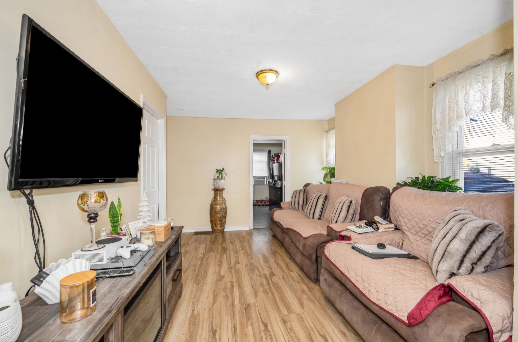 17 Auburn St, Lowell, MA, 17 Auburn St, Lowell, MA Photo #7