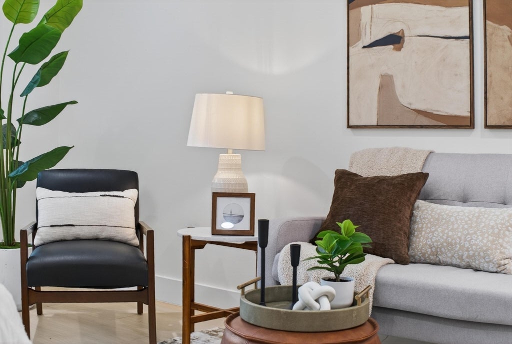 27 Gordon St 305