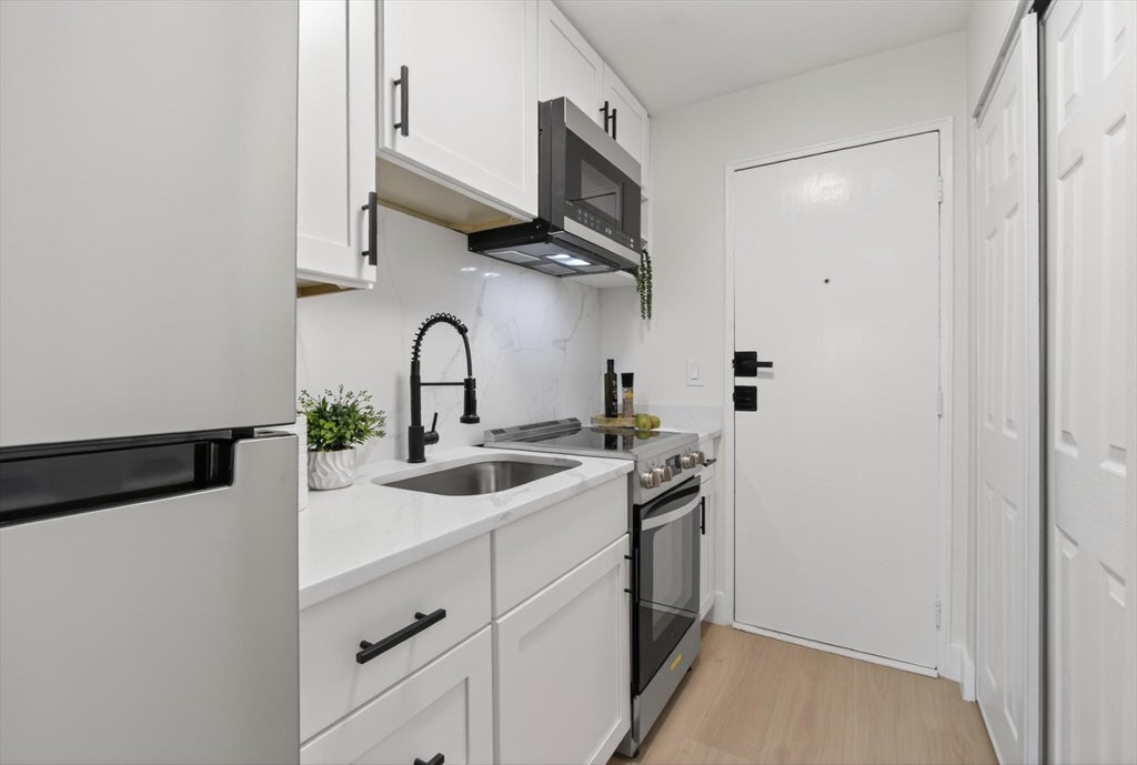 27 Gordon St 305