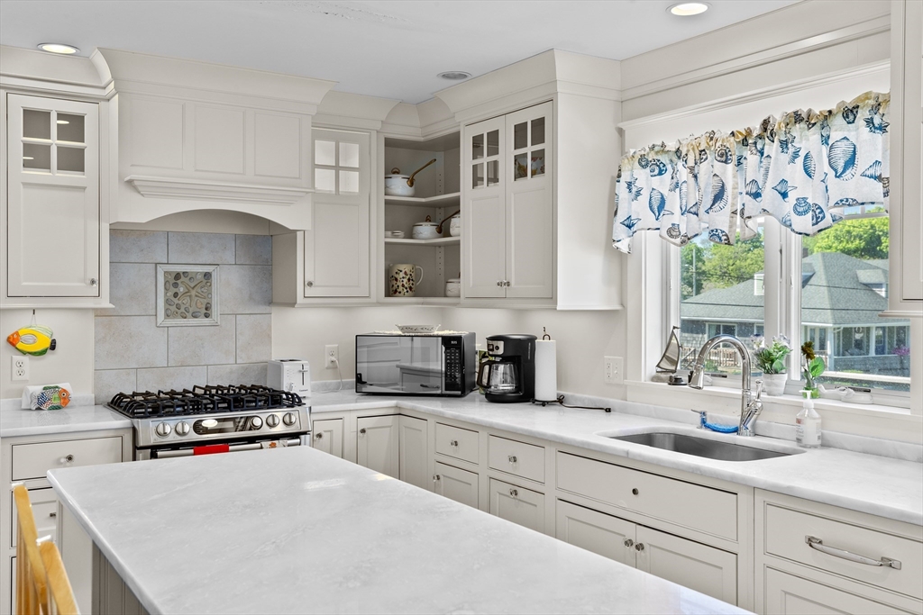 33 Oceanside Dr
