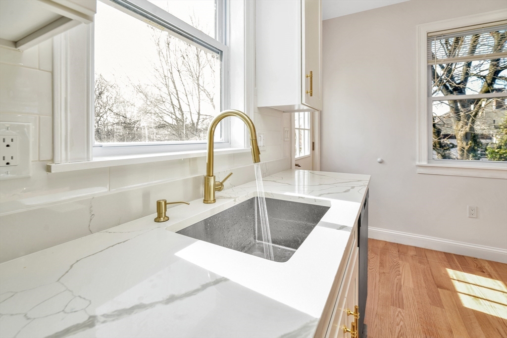 30 Hiawatha Rd #(#1), Boston, MA Photo #6