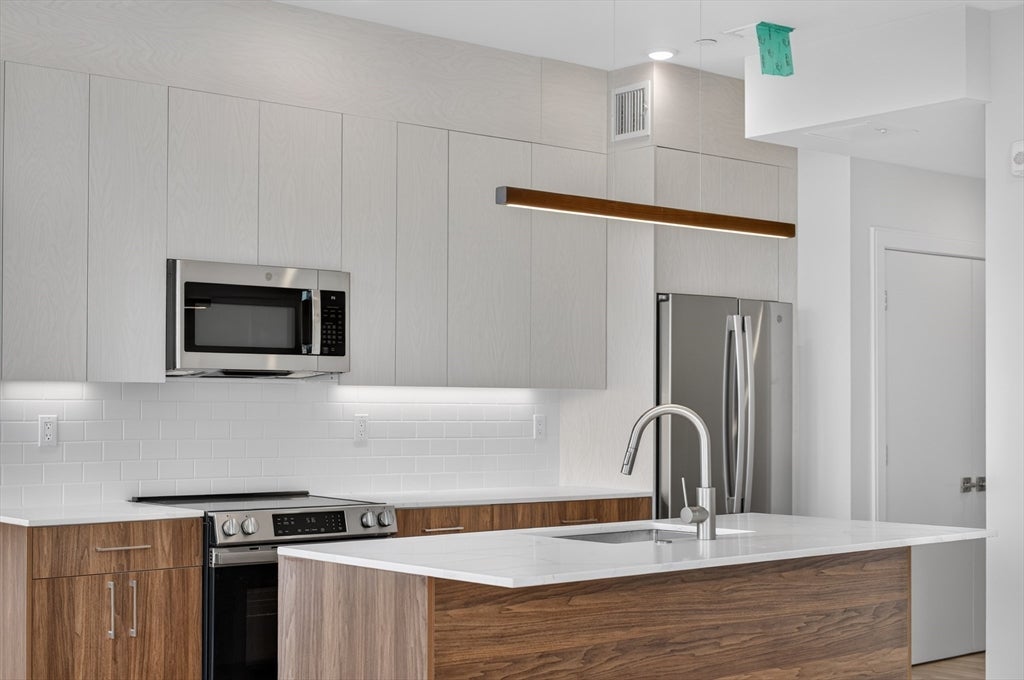 13 Warwick St #302, Somerville, MA, 13 Warwick St #302, Somerville, MA Photo #9