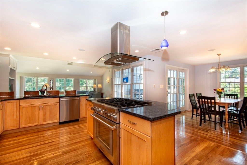 39 Ledgewood Dr, Cohasset, MA Photo #9