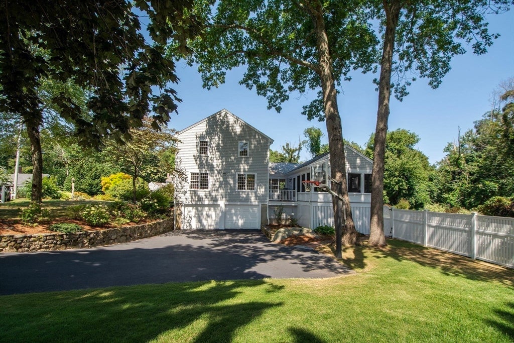 39 Ledgewood Dr