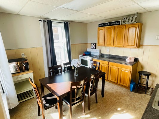 192 BEECH ST # 2, HOLYOKE, MA 01040 - Image 2af4d9f3e085e0e6338004e06dbc8377/3003587241