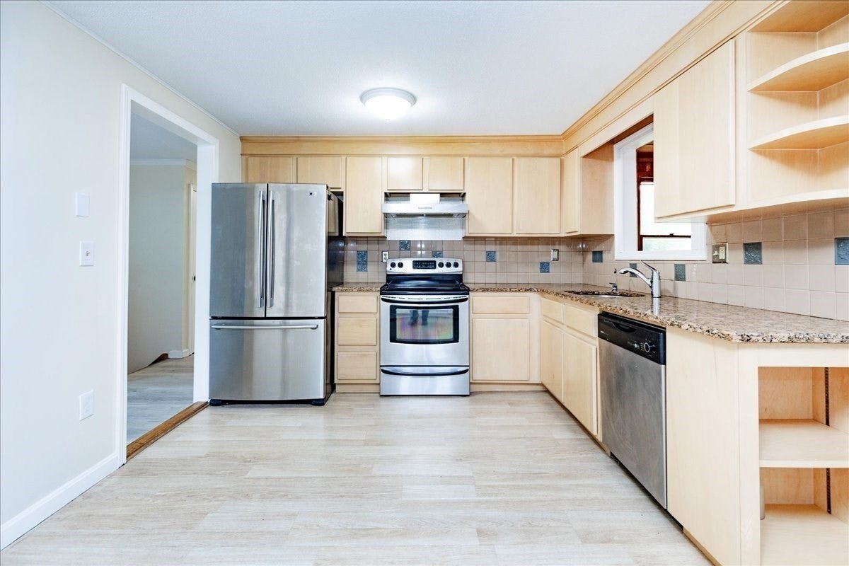 3 Bernice Ave, Salem, NH, 3 Bernice Ave, Salem, NH Photo #8