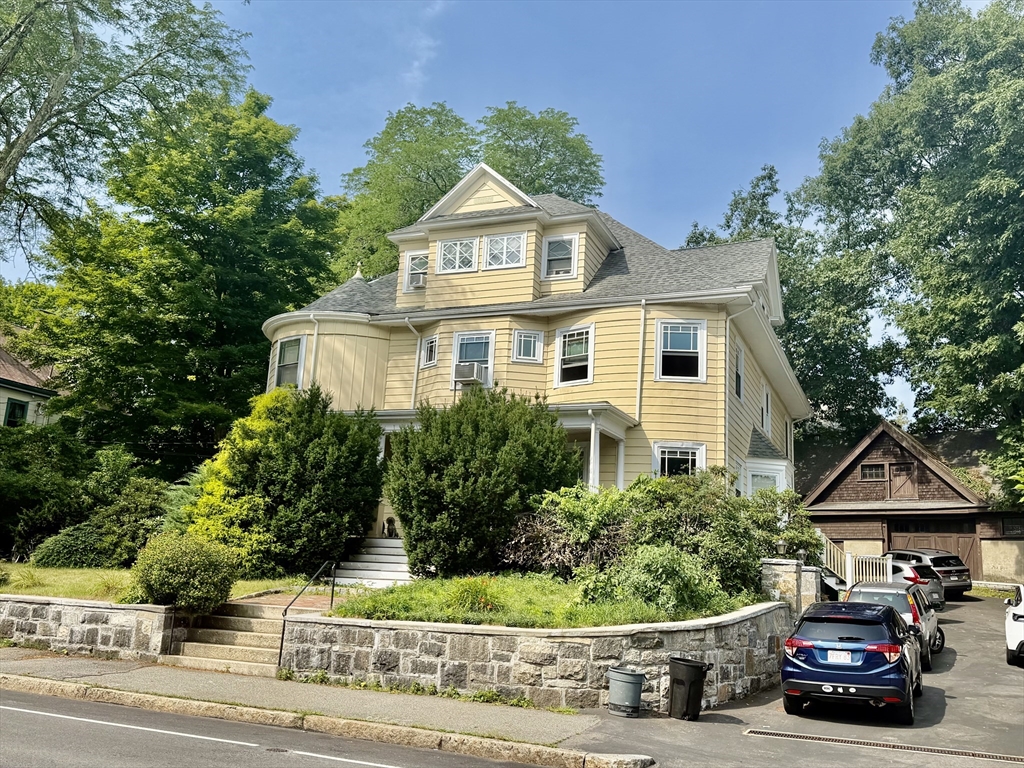 Click for 161 Walnut St #1a, Newton, MA slideshow