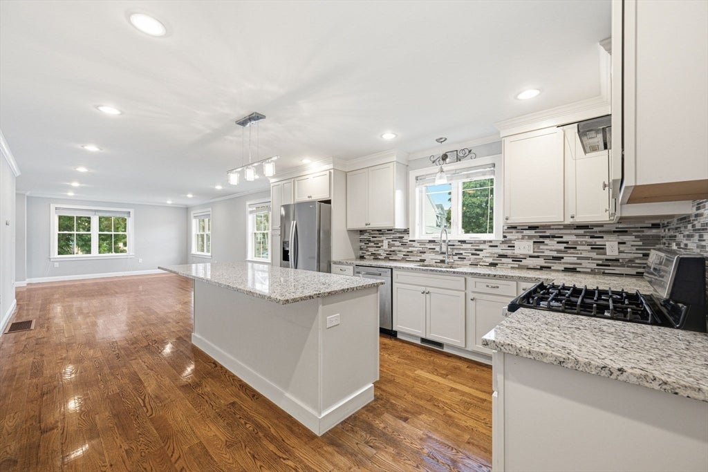 305 Lynn St