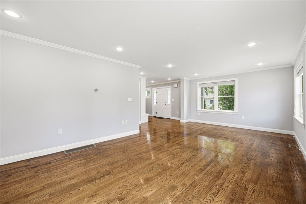 305 Lynn St