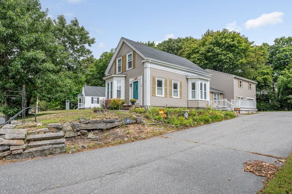 115 SLADEN ST, DRACUT, MA 01826 - Image 2b1b38e62ee73e58a230d3d0dccd0980/2914275656