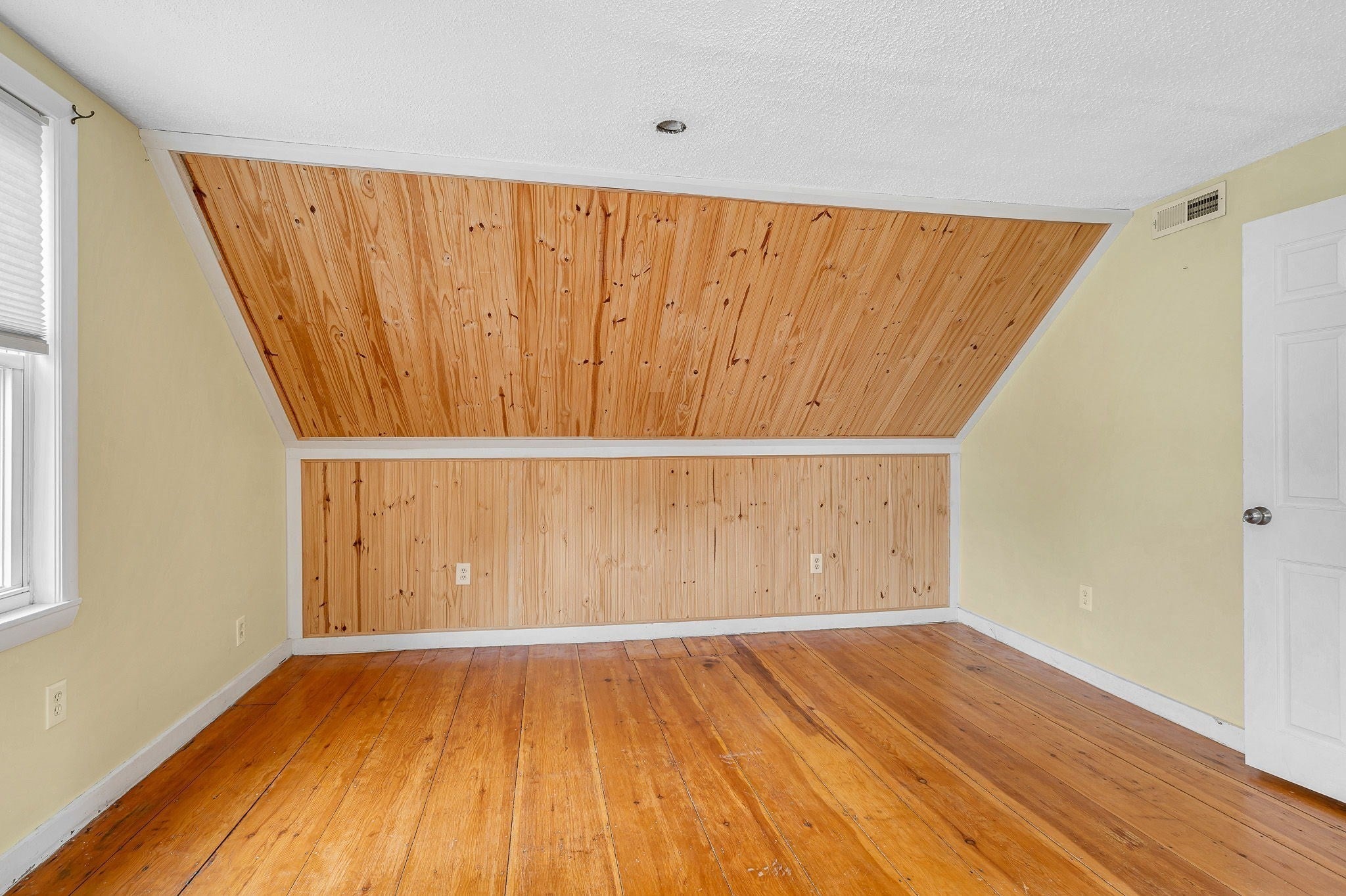 115 Sladen St, Dracut, MA Photo #26