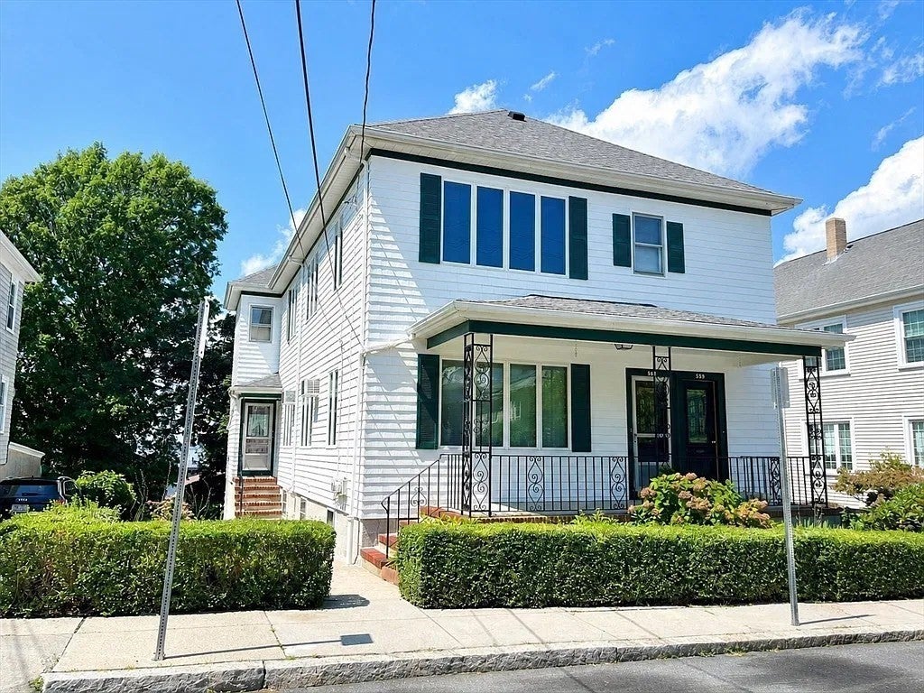Click for 559 South Almond Street #2, Fall River, MA slideshow Click for 559 South Almond Street #2, Fall River, MA slideshow
