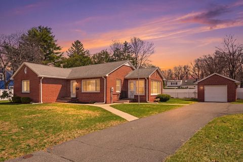 79 Woodlawn St Chicopee MA 01020