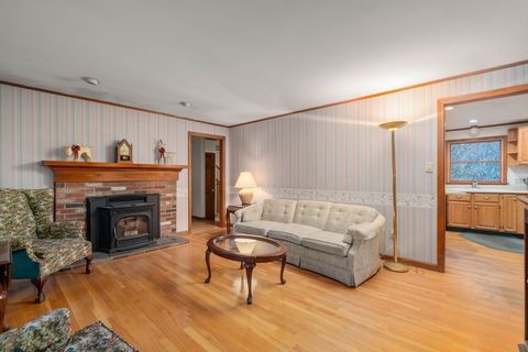 20 Brentwood Dr Dudley MA 01571