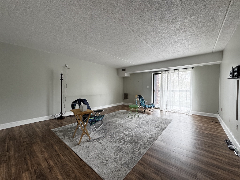 159 Main St 27C
