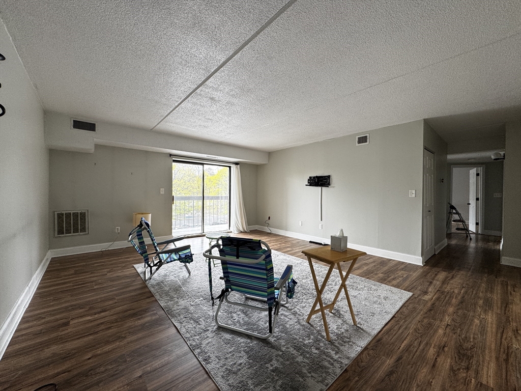 159 Main St 27C