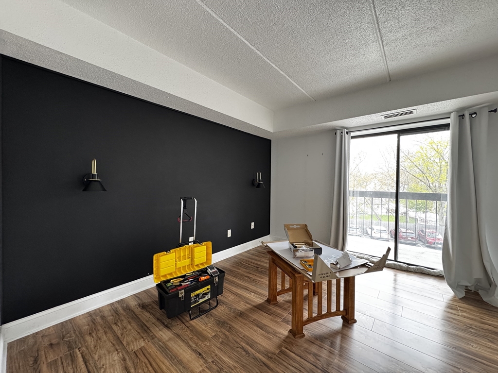 159 Main St 27C