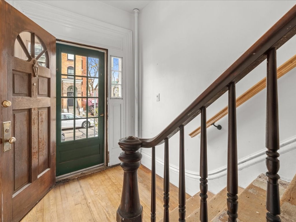 42 Essex Street