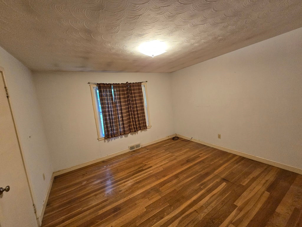 43 Zenith Dr