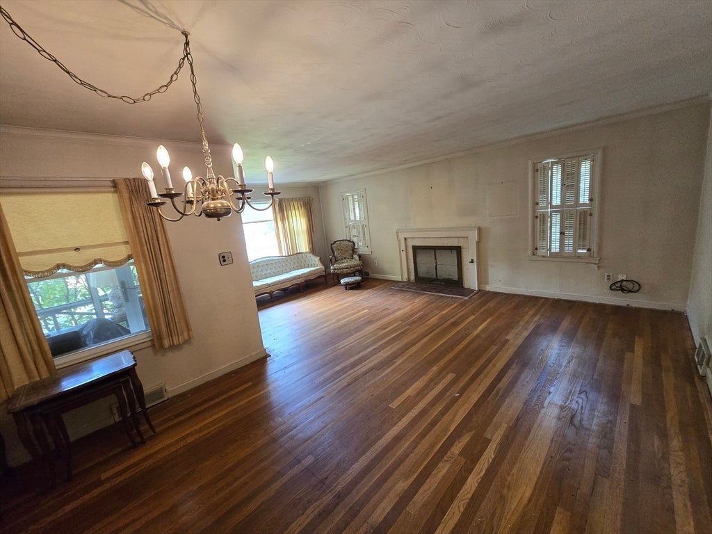 43 Zenith Dr
