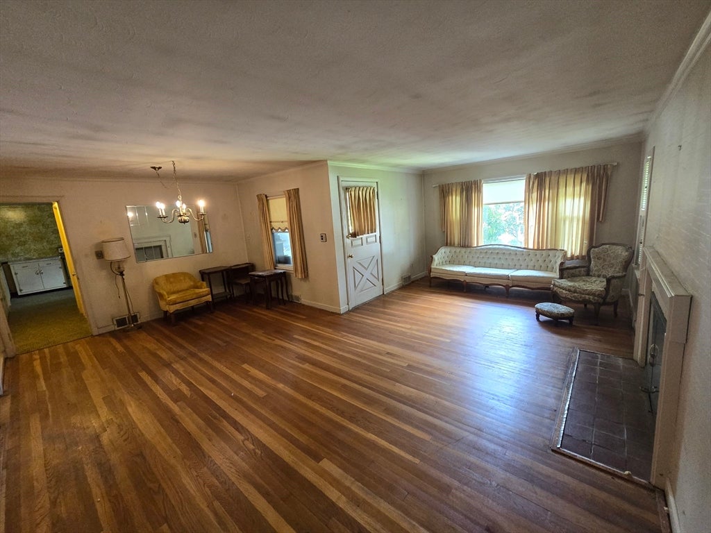 43 Zenith Dr