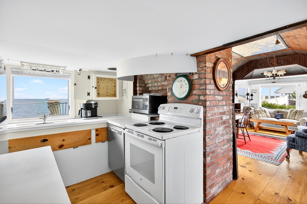 Orleans, Massachusetts 02653, United States, 7 Bedrooms Bedrooms, ,7 BathroomsBathrooms,Residential,Active,128183