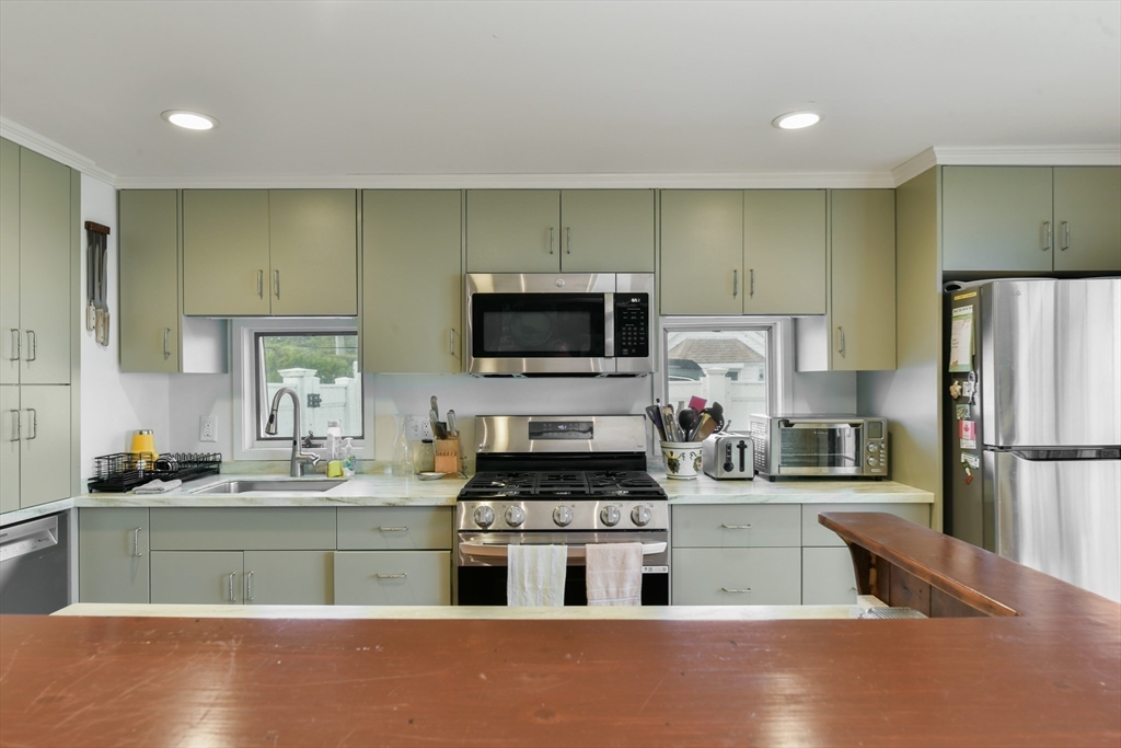 Orleans, Massachusetts 02653, United States, 7 Bedrooms Bedrooms, ,7 BathroomsBathrooms,Residential,Active,128183