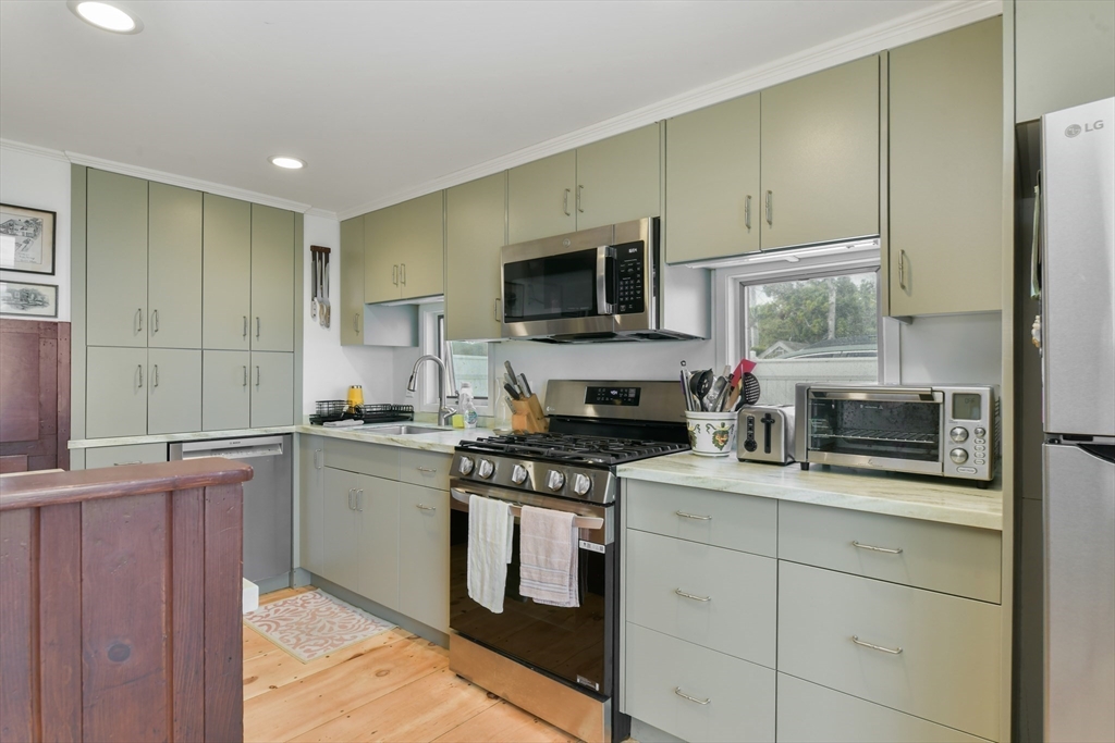 Orleans, Massachusetts 02653, United States, 7 Bedrooms Bedrooms, ,7 BathroomsBathrooms,Residential,Active,128183