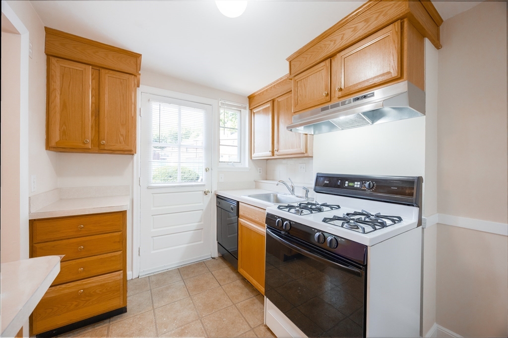 356 Lexington St 356