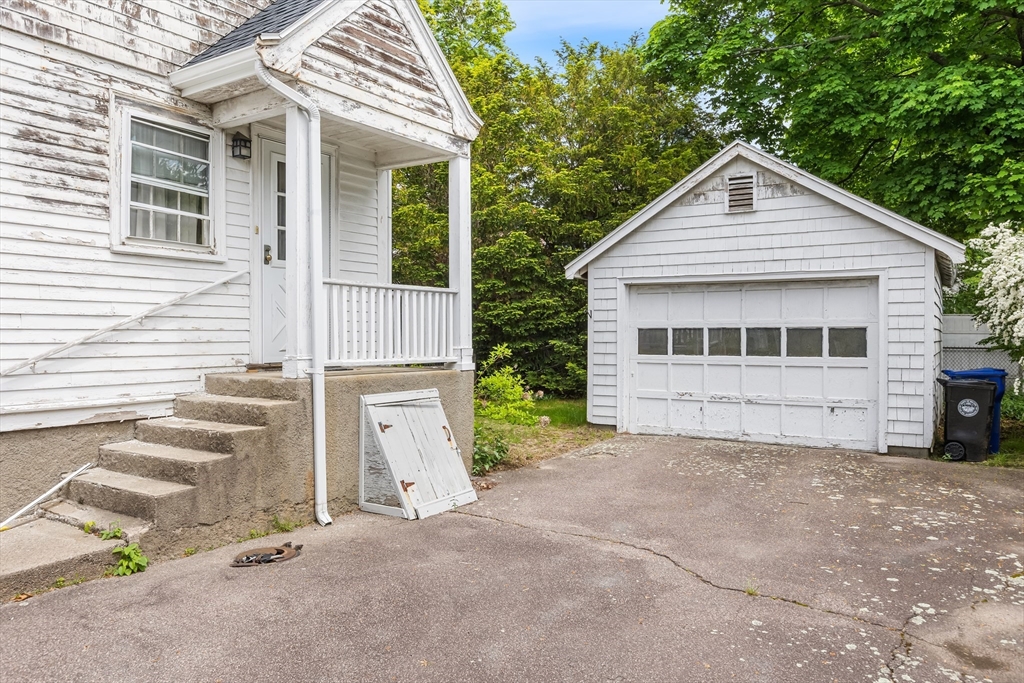 6 Audubon Rd