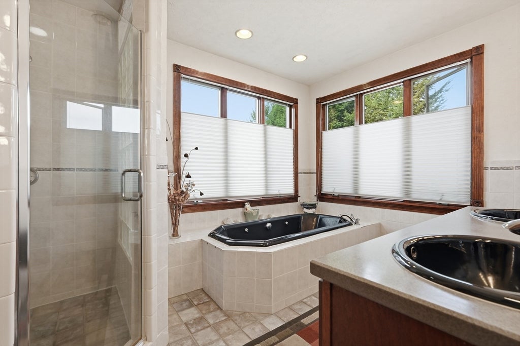 3 Mckinley Ave, Easthampton, MA Photo #30