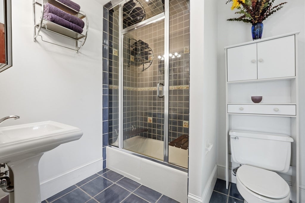 3 Mckinley Ave, Easthampton, MA Photo #24