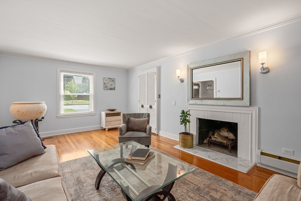 119 Newton Ave N
