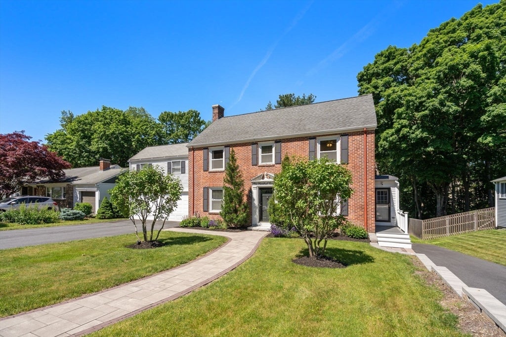 119 Newton Ave N
