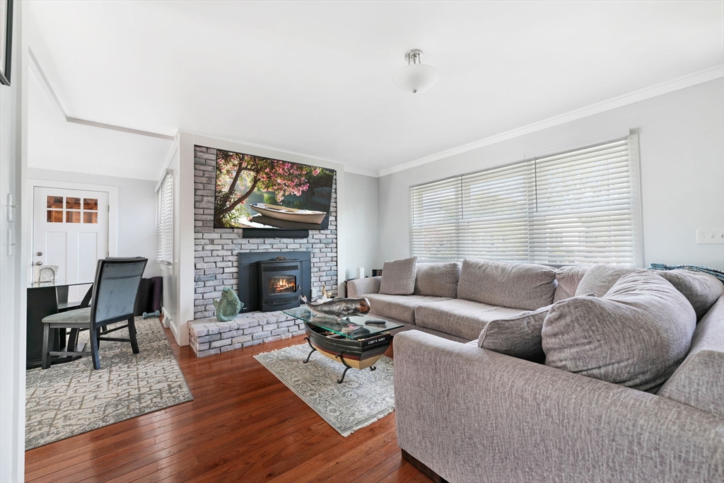 60 Maitland St