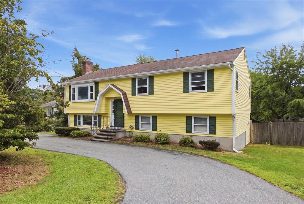 55 Peach Orchard Rd, Burlington, MA Photo #2