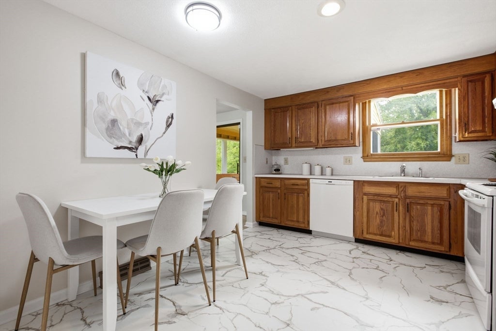 55 Peach Orchard Rd, Burlington, MA Photo #14