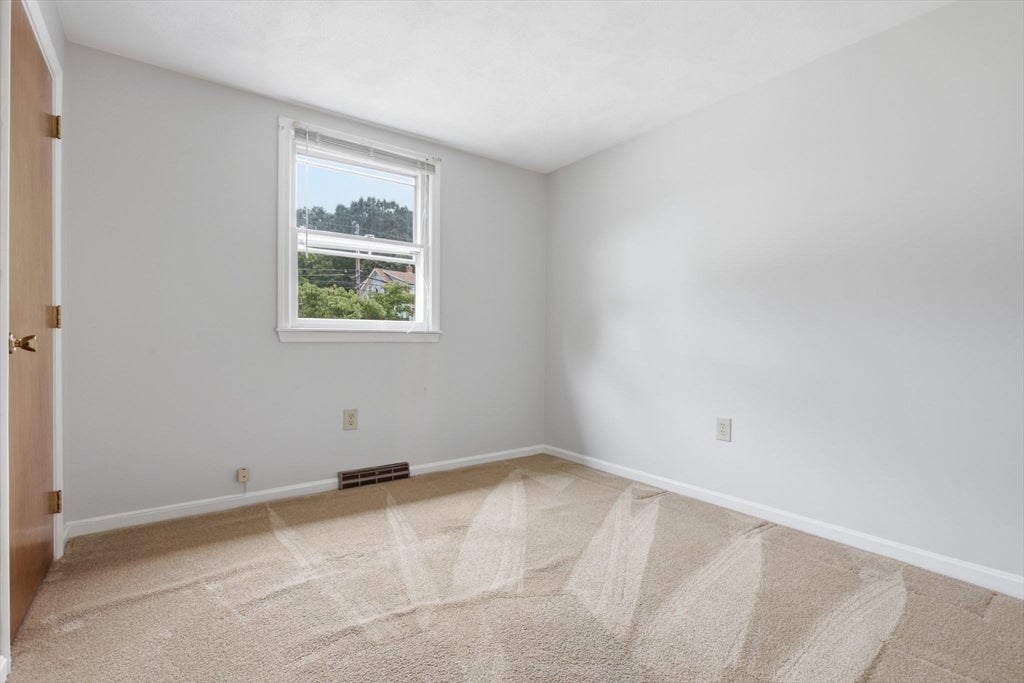 55 Peach Orchard Rd, Burlington, MA Photo #17