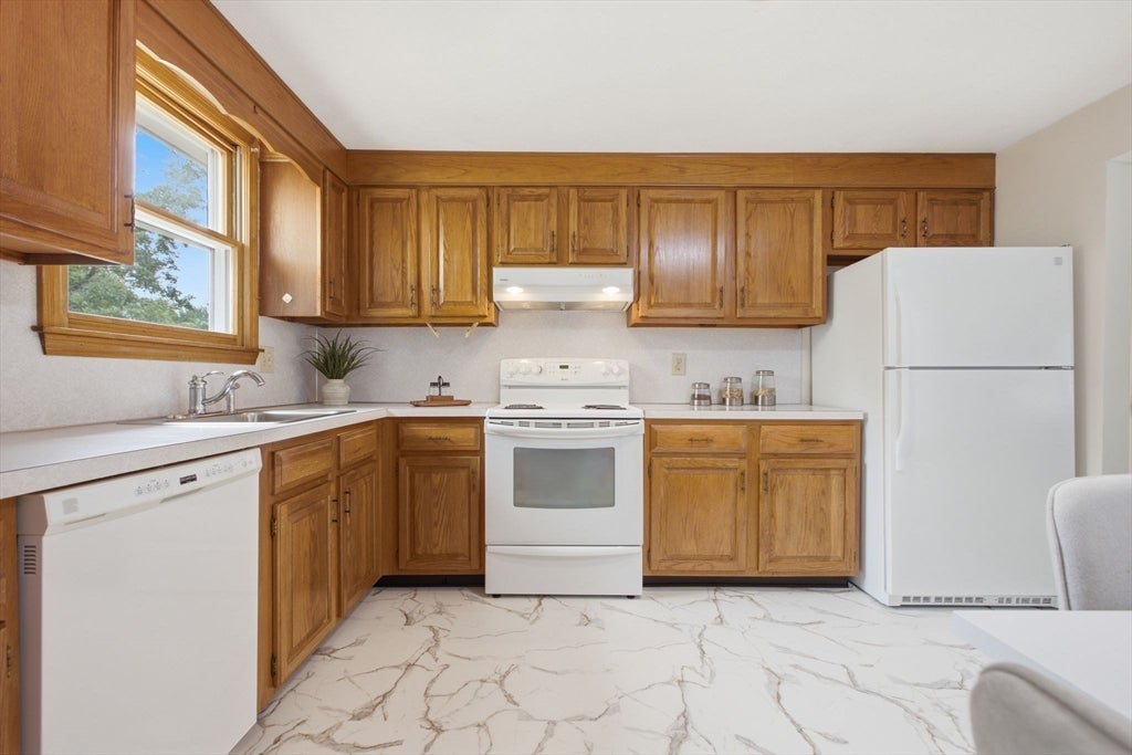 55 Peach Orchard Rd, Burlington, MA Photo #11