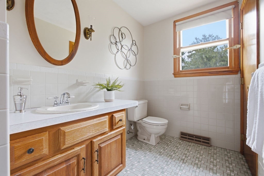 55 Peach Orchard Rd, Burlington, MA Photo #26