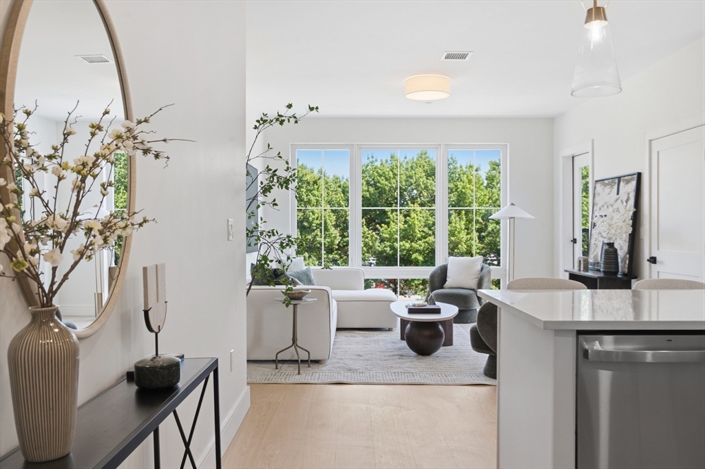 28 Geneva St 303