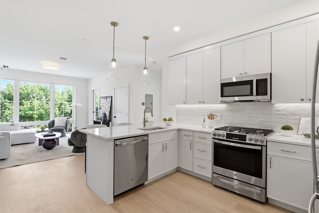 28 Geneva St 303