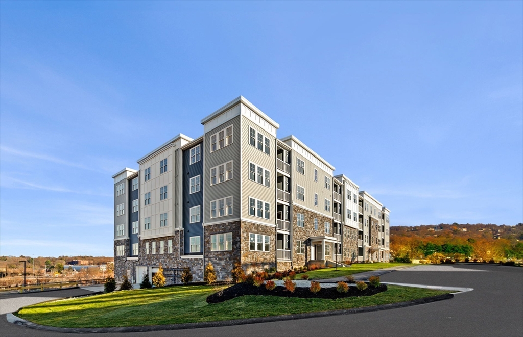 6 Stratton Drive 404
